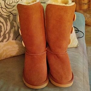 UGG Triple Button Bailey Tall Boots Chestnut size 5